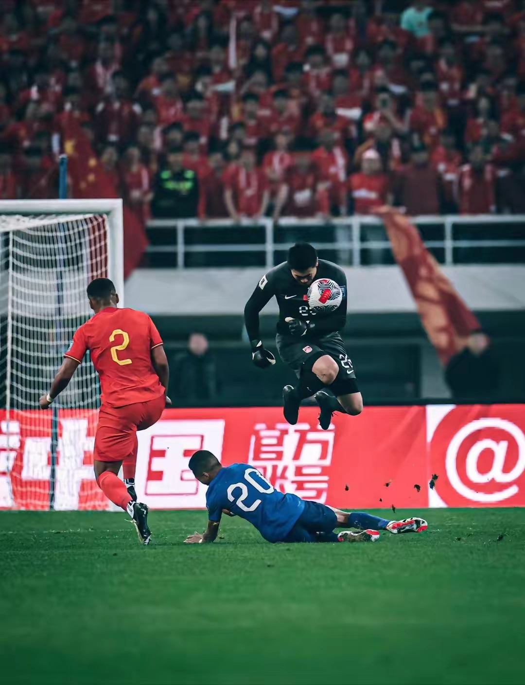 包含今晨突围战来临，成都蓉城围绕德国杯止住颓势，球迷炸锅，细节决定成败的词条