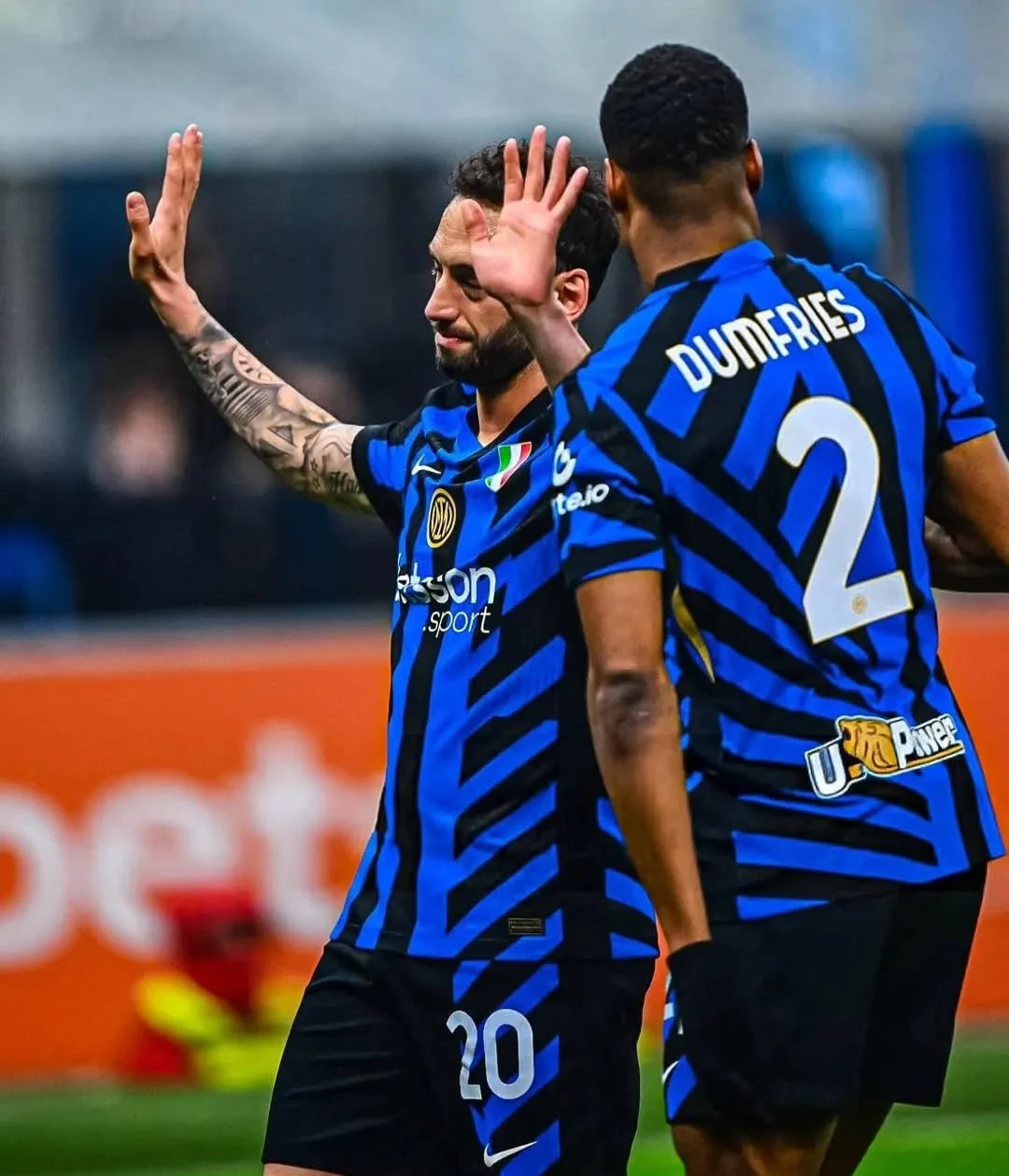 AC米兰发布备战花絮,今夜篮板制胜,全明星赛任务艰巨,资深球员宣示担当的简单介绍 AC米兰发布备战花絮,今夜篮板制胜,全明星赛任务艰巨,资深球员宣示担当的简单介绍