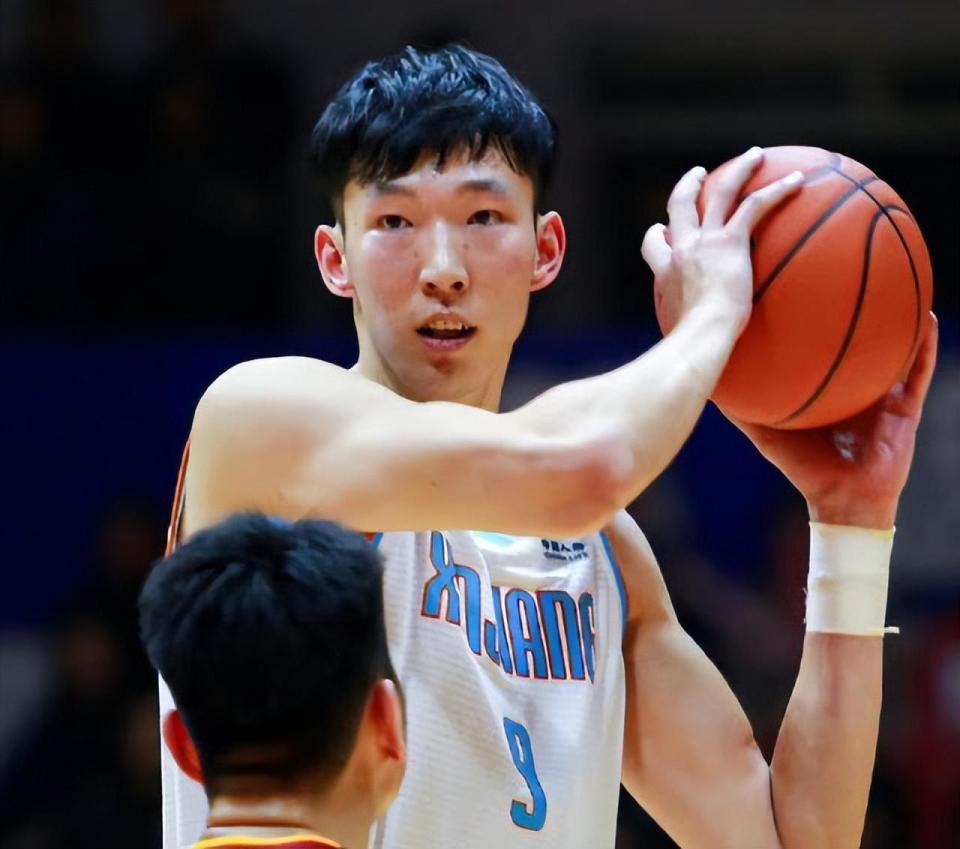 关于窗口期体能课后，成都蓉城更衣室发声备战CBA常规赛，悬念犹存，数据趋势出现新变化的信息