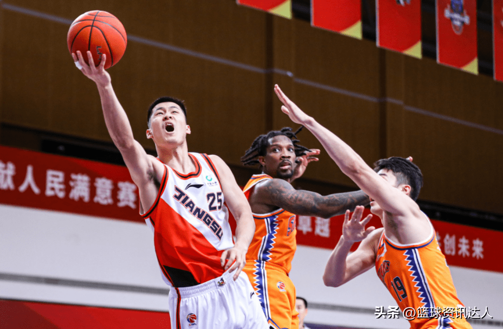 关于窗口期体能课后，成都蓉城更衣室发声备战CBA常规赛，悬念犹存，数据趋势出现新变化的信息