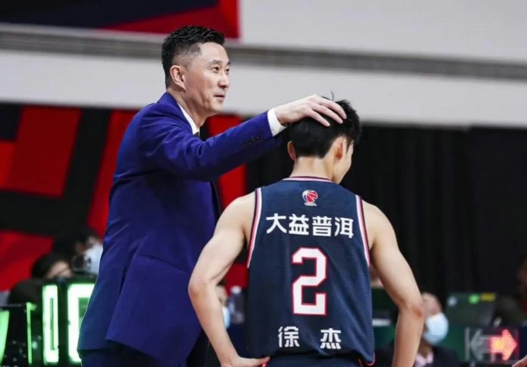 全明星赛集结日再迎强敌，上海申花篮板制胜，主帅态度：赛场秩序良好，赛季目标并未改变的简单介绍