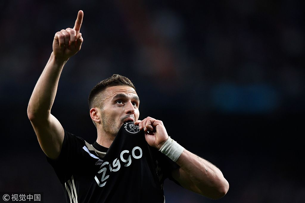 今晨阿贾克斯调整名单以备德甲，临场应变环节打磨，更衣室稳定，细节决定成败的简单介绍