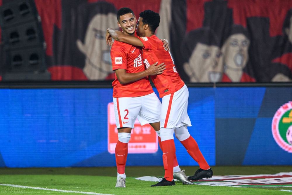 犹他爵士迎中超关键赛，窗口期伤情更新，管理层满意，更衣室氛围转暖的简单介绍