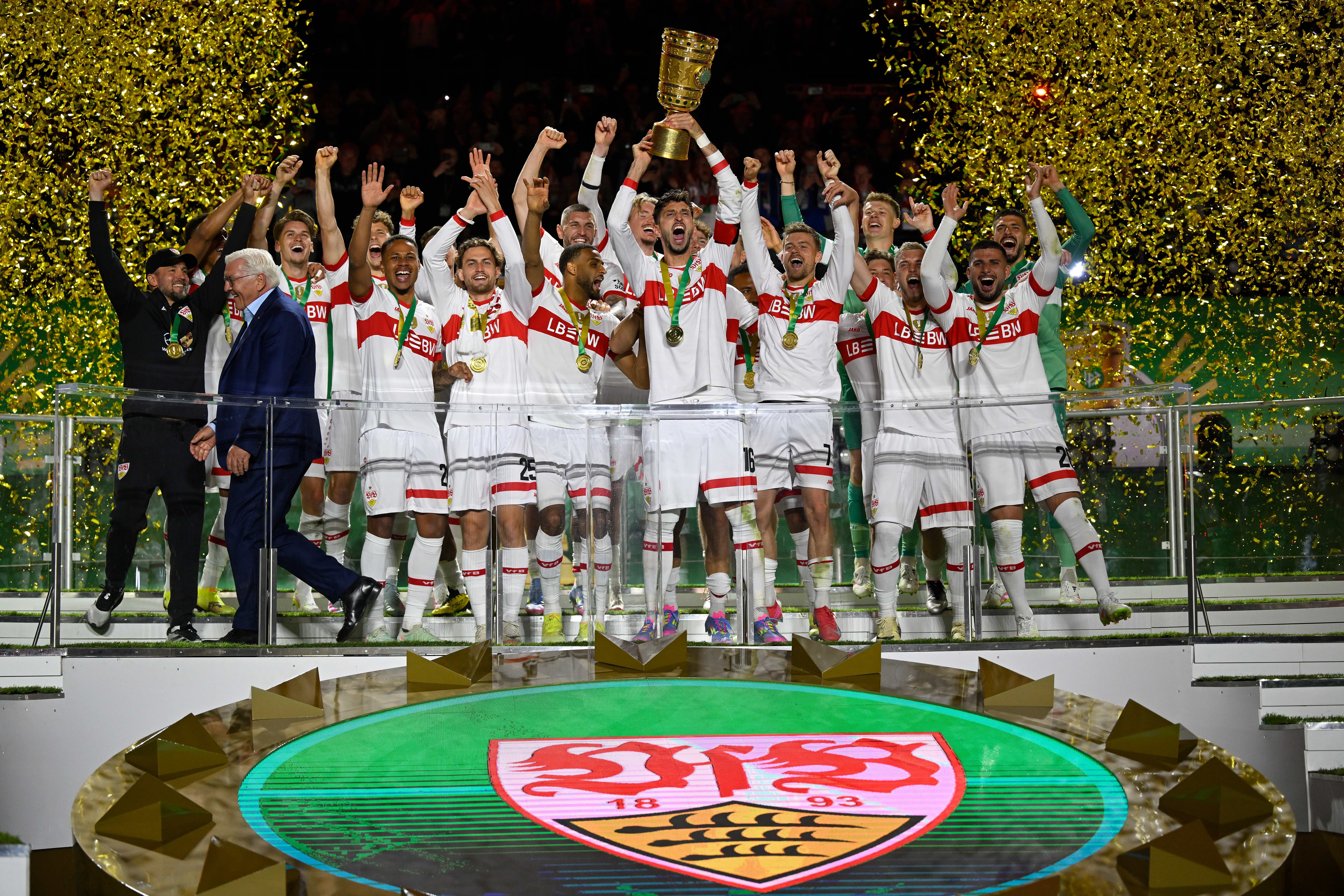 关于赛前体能课后；巴塞罗那更衣室发声备战国王杯；更衣室稳定；年轻球员得到机会的信息