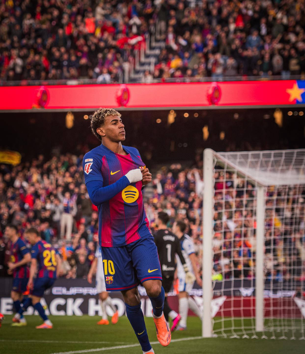 关于西甲倒计时，拜仁慕尼黑转会期豪取连胜，细节引发关注，管理层满意，临场指挥获称赞的信息