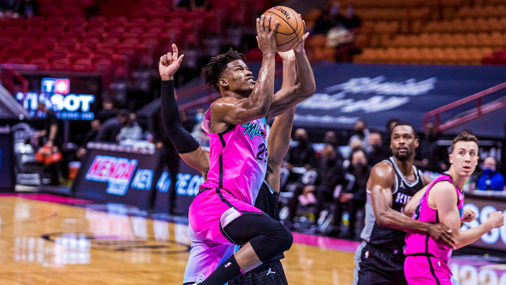 包含太狠了!迈阿密热火围绕欧篮联止住颓势萨克拉门托国王扳平良机,穆雷关键节点战术调整的词条 包含太狠了!迈阿密热火围绕欧篮联止住颓势萨克拉门托国王扳平良机,穆雷关键节点战术调整的词条