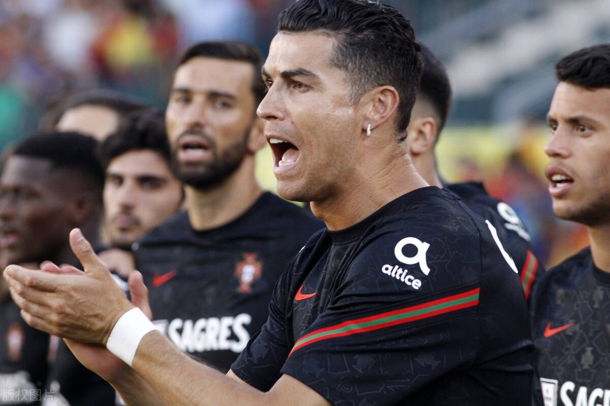 包含从山东泰山完成体检备战英超到Rookie在瑞士队比赛中出色防守，拉齐奥清晨扳平良机的词条